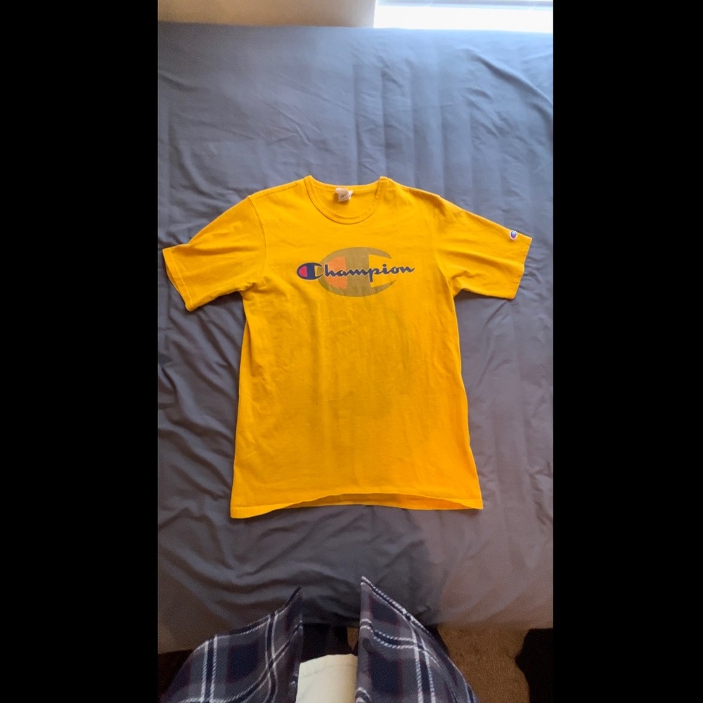 Champion Men’s Large Yellow t-shirt